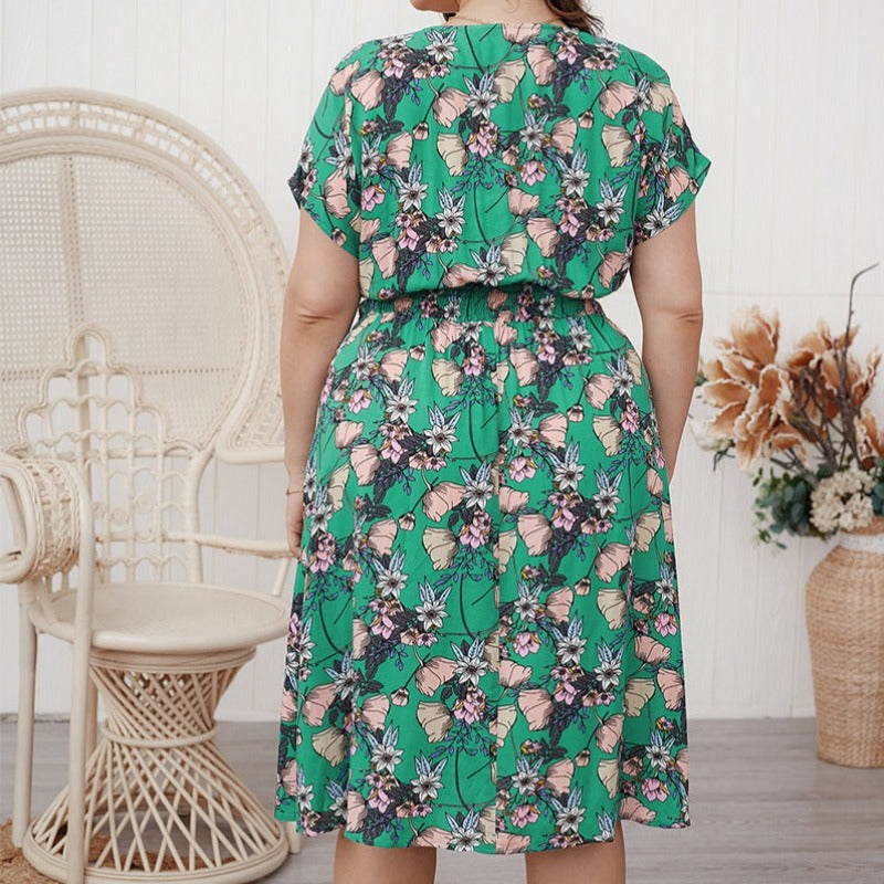 Sukienka plus size w letnie kolory z gumką w pasie