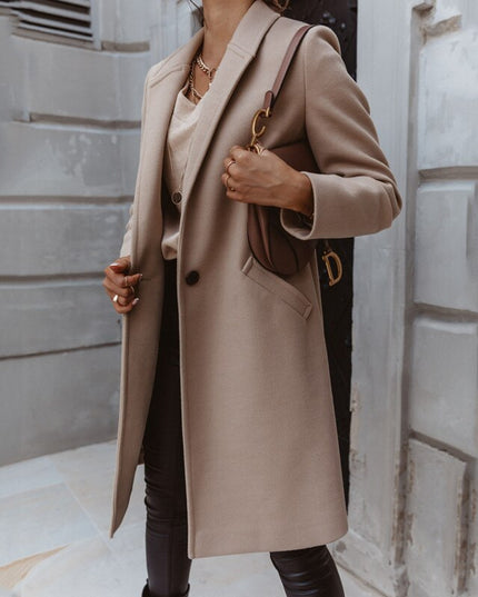 Damski płaszcz o klasycznym kroju