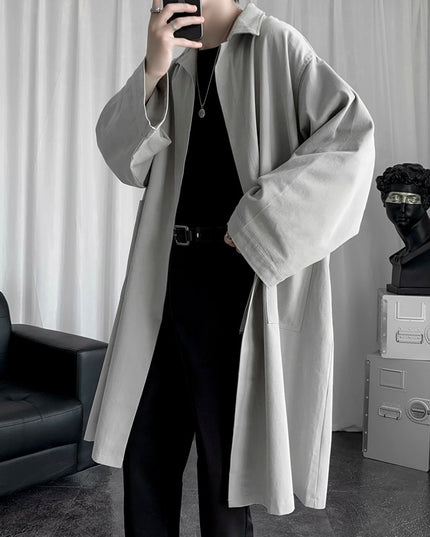 Męski płaszcz z wiązaniem