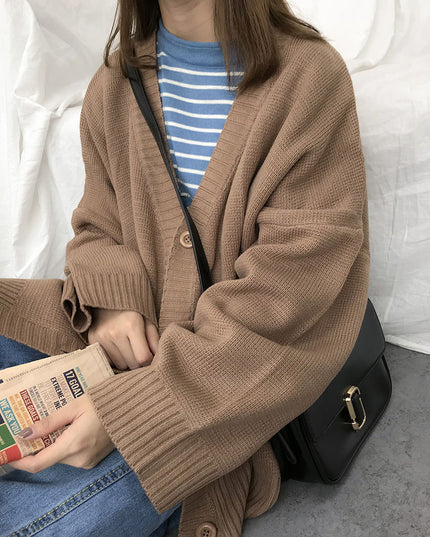 Damski sweter typu kardigan z szerokimi rękawami