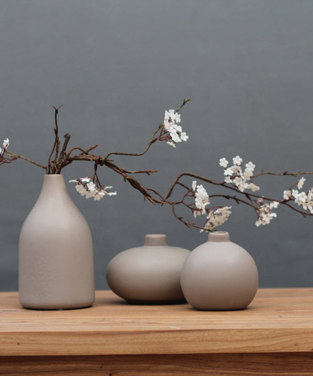 Wazon ceramiczny minimalistyczny w brązowym kolorze