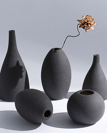 Wazon ceramiczny o geometrycznych kształtach