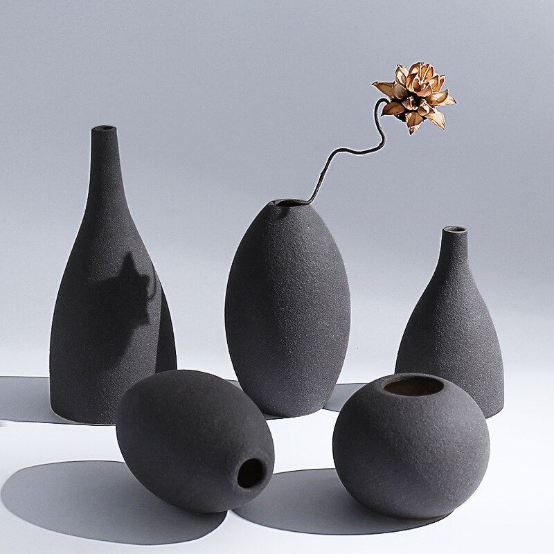 Wazon ceramiczny o geometrycznych kształtach