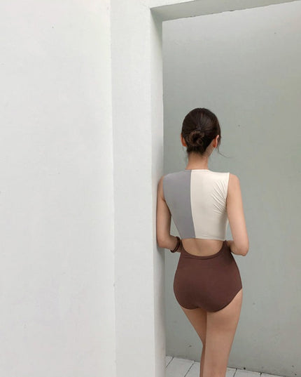 Damski jednoczęściowy strój kąpielowy z zamkiem i wycięciem w talii