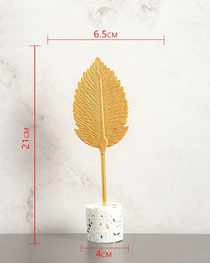 Figurka dekoracyjna liść w złotym kolorze