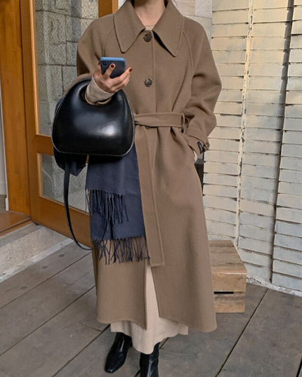 Damski długi płaszcz z wiązaniem w talii