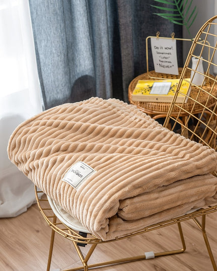 Koc prążkowany z miękkiego włosia