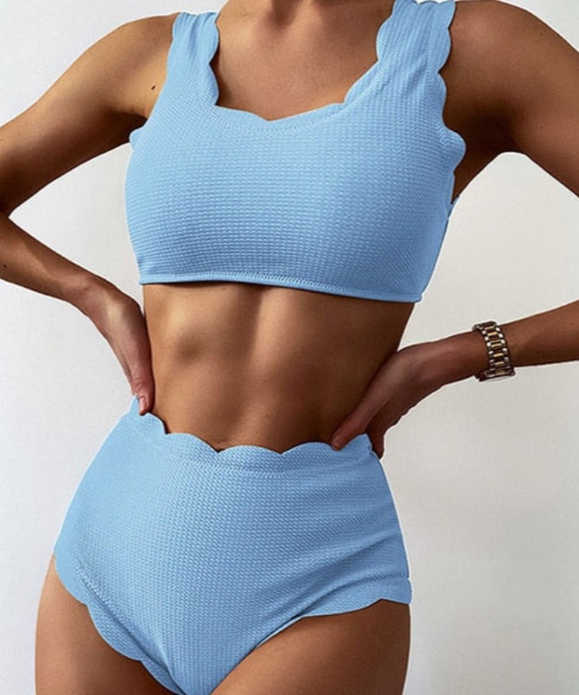 Damski dwuczęściowy strój kąpielowy bikini z wysokim stanem i falowanym wykończeniem