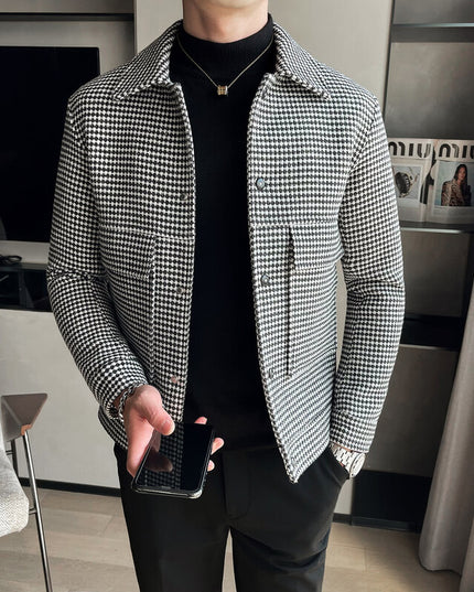 Męski krótki płaszcz w pepitkę z kieszeniami