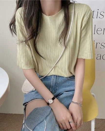 Damski T-shirt prążkowany o luźnym kroju