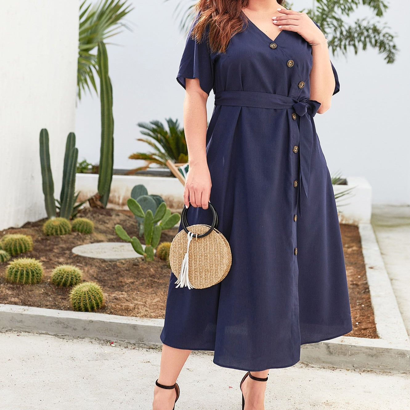 Sukienka plus size granatowa zapinana na guziki