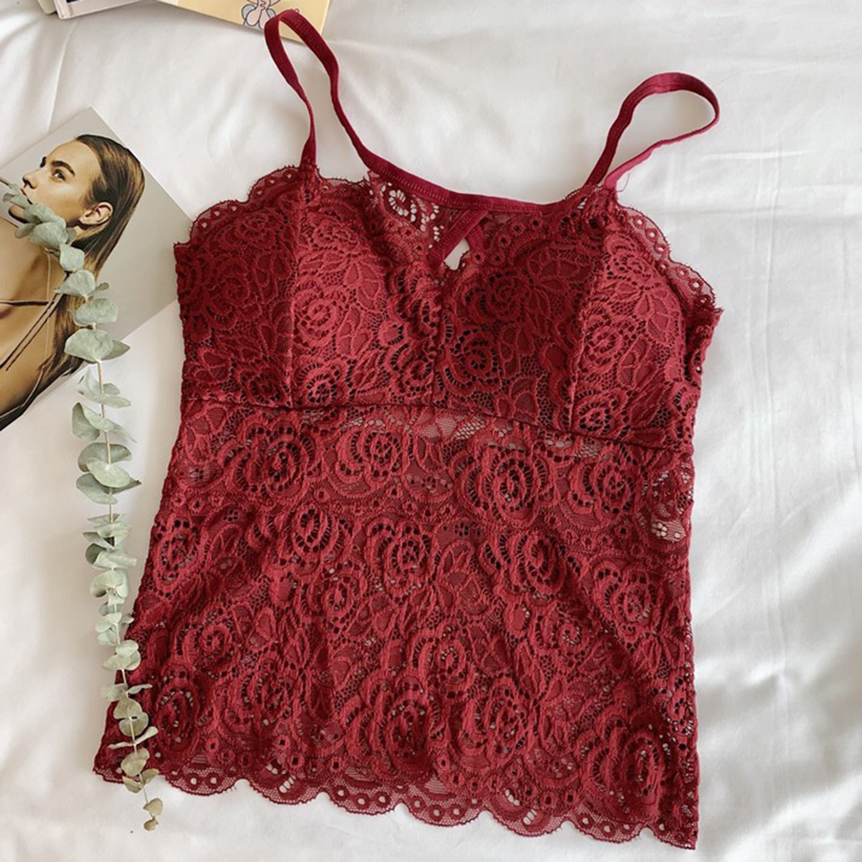 Damski crop top koronkowy na ramiączkach