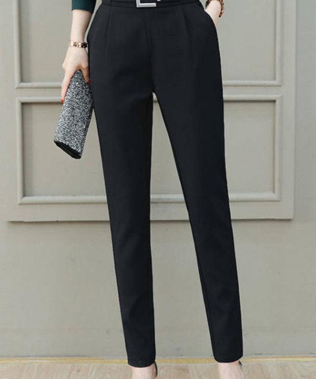 Damskie spodnie chinosy z ozdobną klamrą