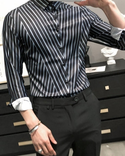 Męska koszula w paski o prostym kroju