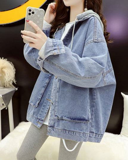 Damska kurtka jeansowa o kroju oversize z kapturem