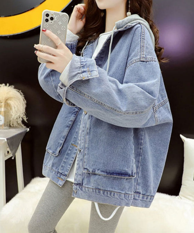 Damska kurtka jeansowa o kroju oversize z kapturem