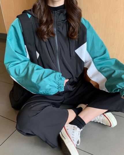 Damska kurtka przejściowa przeciwdeszczowa z kapturem o luźnym kroju