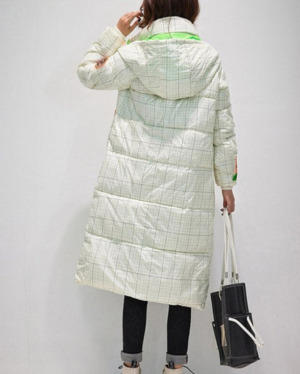 Damska kurtka zimowa z połyskującego materiału z kolorowymi wstawkami