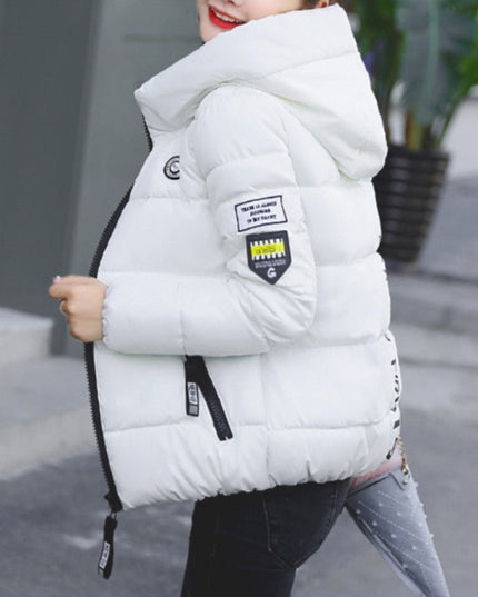 Damska kurtka zimowa zapinana na suwak z naszywką na ramieniu