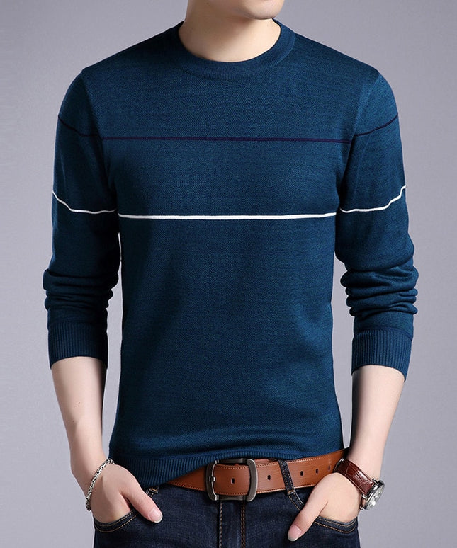 Męski sweter z dekoltem w łódkę z gładkiej dzianiny w cienkie paski