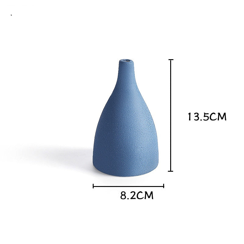 Wazon ceramiczny o geometrycznych kształtach