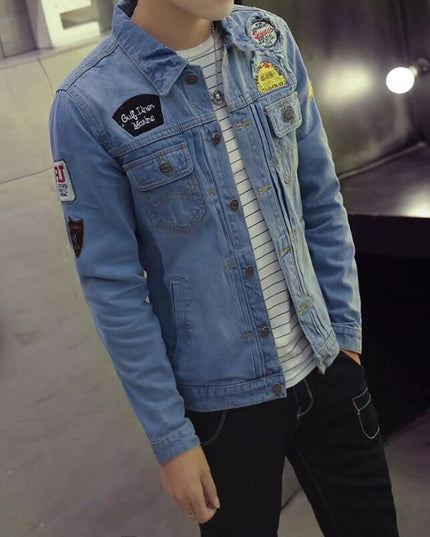 Męska kurtka jeansowa z przetarciami i naszywkami