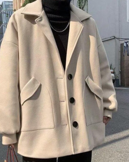 Męski płaszcz oversize zapinany na guziki