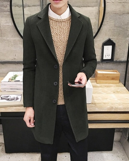 Męski płaszcz trzyrzędowy o klasycznym kroju
