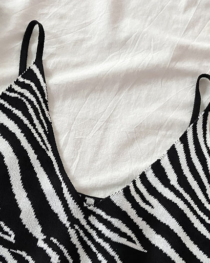 Damski crop top na ramiączkach we wzór zebry