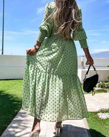 Sukienka midi w kropki z długim rękawem