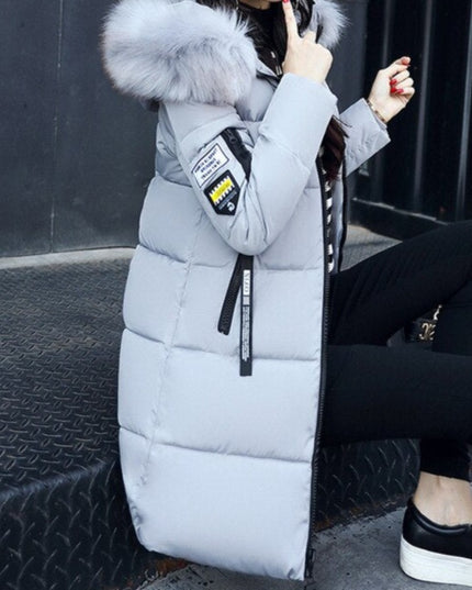 Damski płaszcz zimowy z kapturem i nadrukiem na plecach