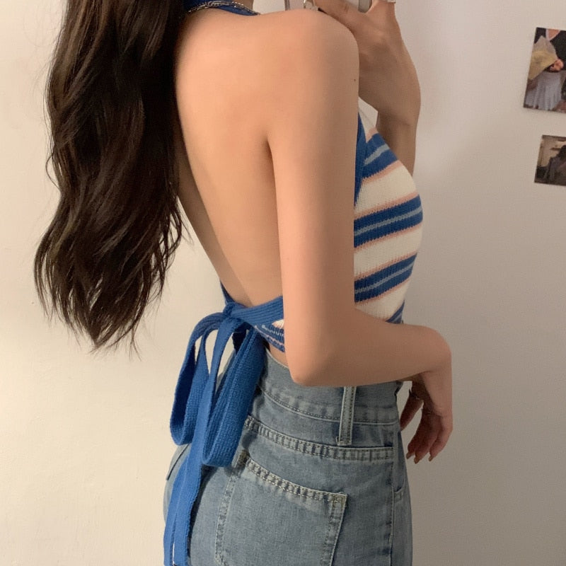 Damski crop top dzianinowy z odkrytymi plecami i wiązaniem