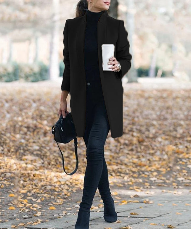 Damski płaszcz o prostym eleganckim kroju