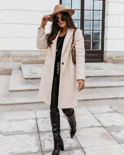 Damski płaszcz o klasycznym kroju