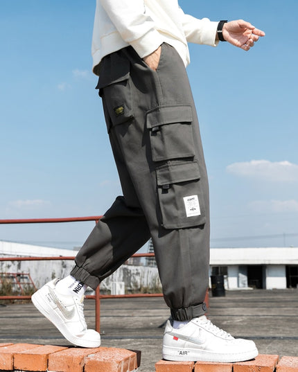 Męskie spodnie bojówki z dwoma kieszonkami na nogawce