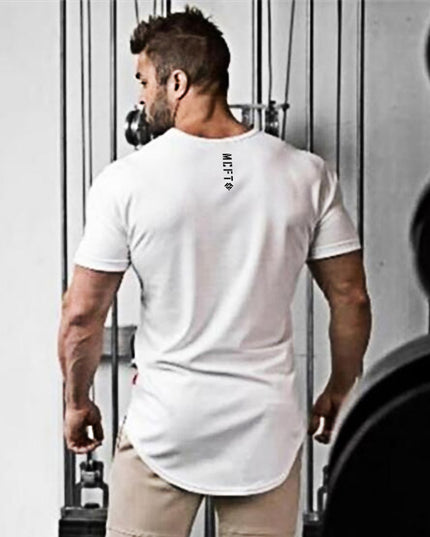 Męski T-shirt o dopasowanym kroju z napisem na plecach