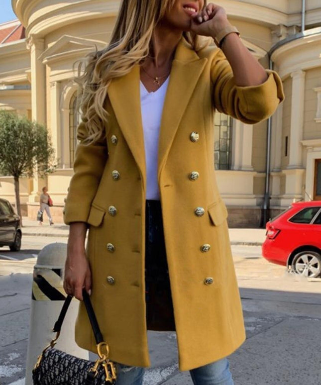 Damski płaszcz zimowy ze złotymi guzikami