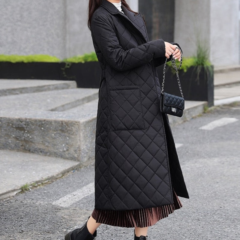 Damski długi płaszcz pikowany z wiązaniem