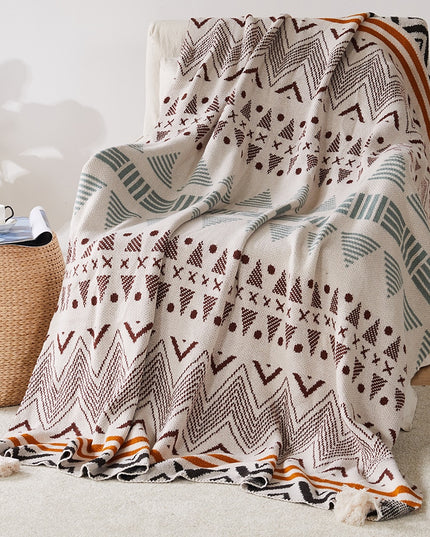 Koc we wzory w stylu BOHO z frędzlami