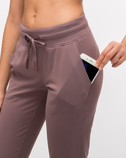 Damskie spodnie dresowe o dopasowanym kroju