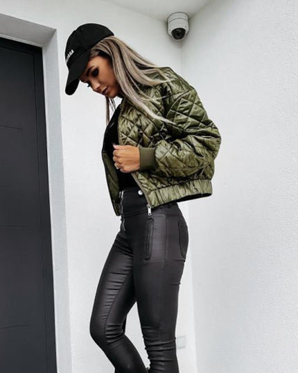 Damska kurtka przejściowa pikowana o kroju bomberki