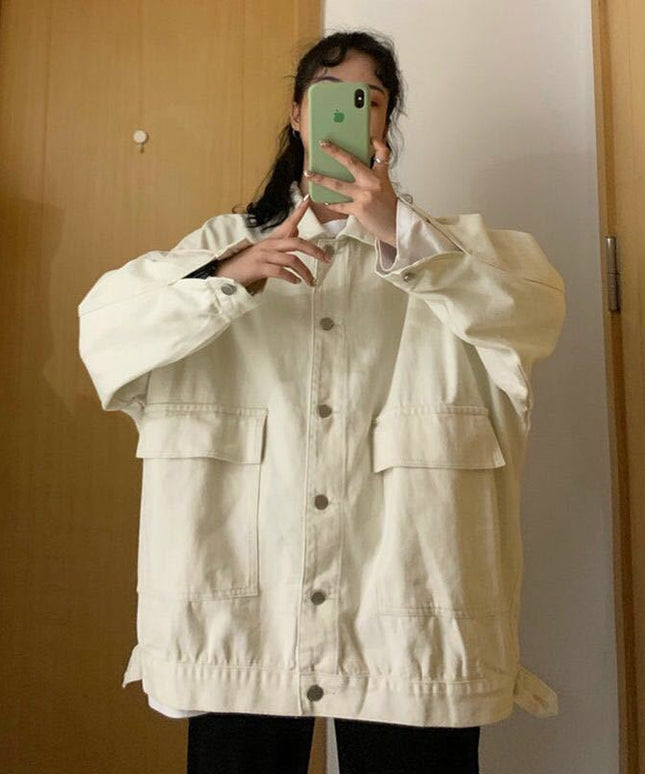 Damska kurtka jeansowa o kroju oversize z dużymi kieszeniami