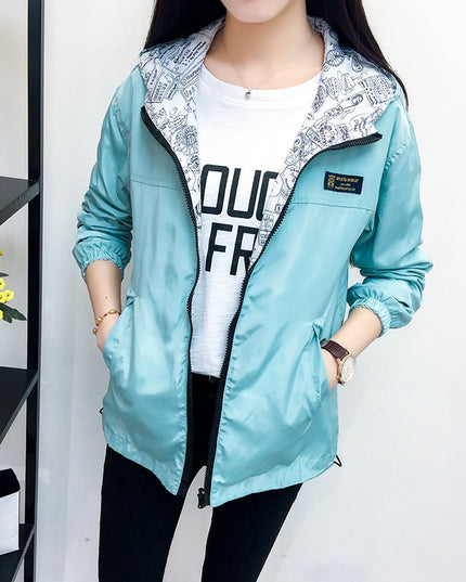 Damska sportowa kurtka przejściowa z wzorzystym kapturem