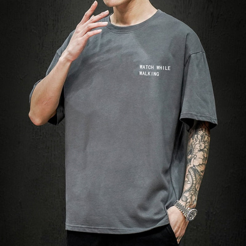 Męski T-shirt z napisem i nadrukiem na plecach