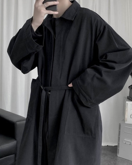 Męski płaszcz z wiązaniem