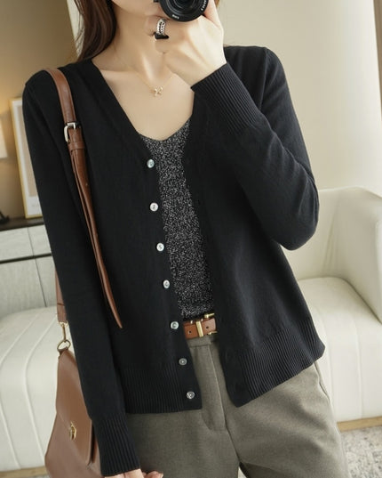 Damski sweter typu kardigan zapinany na guziki