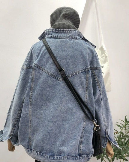 Damska kurtka jeansowa typu bomberka o kroju oversize