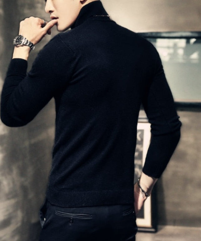 Męski sweter typu golf o dopasowanym kroju