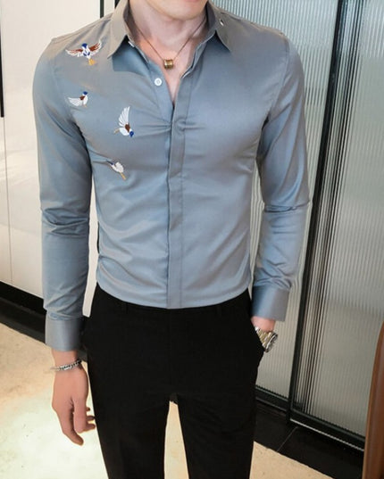 Męska koszula o dopasowanym kroju z haftem