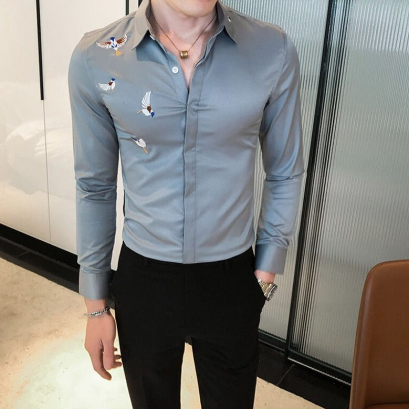 Męska koszula o dopasowanym kroju z haftem